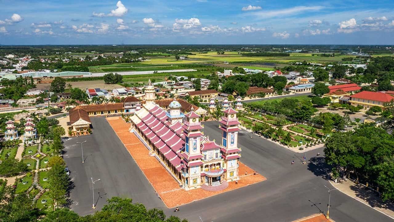 Begin your cultural exploration with Cao Dai Holy See’s tranquil ambiance